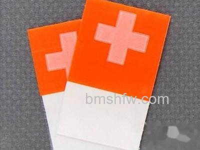 手机贴膜怎么贴_使用BG除尘贴清理顽固污垢