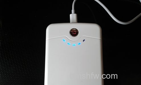 手机充电宝怎么用 手机充电宝怎么用