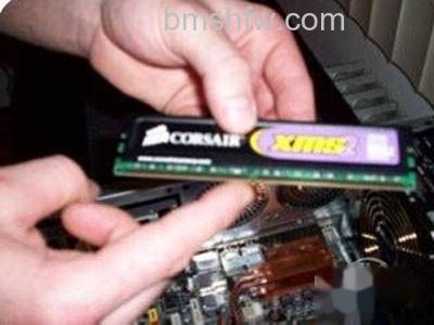 检查一下内存条是否有损坏 检查一下内存条是否有损坏