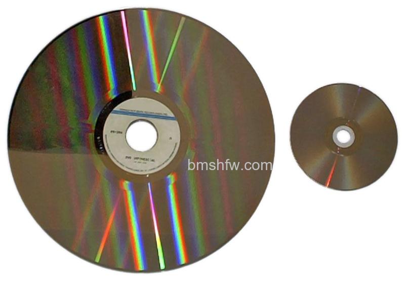 LaserDisc(左)与 DVD(右)的比较 LaserDisc(左)与 DVD(右)的比较
