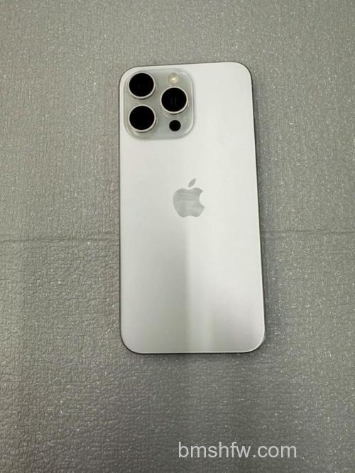 苹果15 Pro Max后面有几个摄像头？后置三摄规格与参数介绍