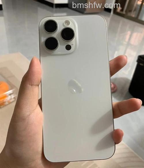 苹果15 Pro Max拍照效果怎么样?5倍变焦与防抖性能详解