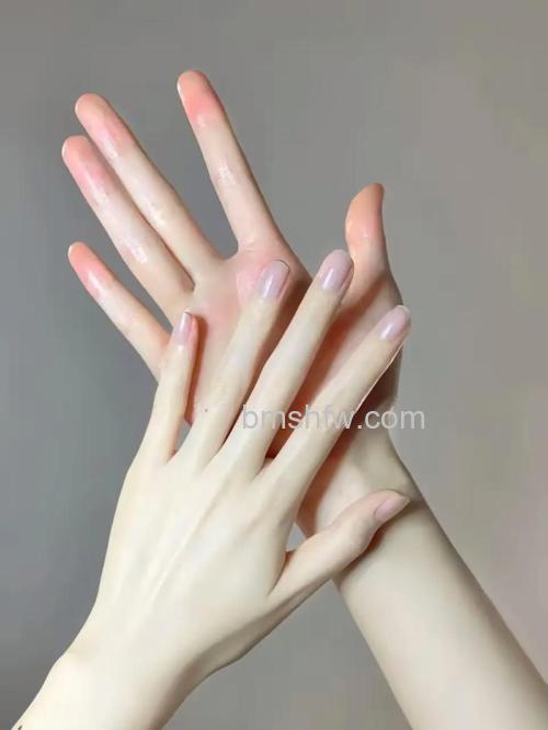 拍照时如何摆放纤纤玉手：摄影手部姿势讲解【详细介绍】