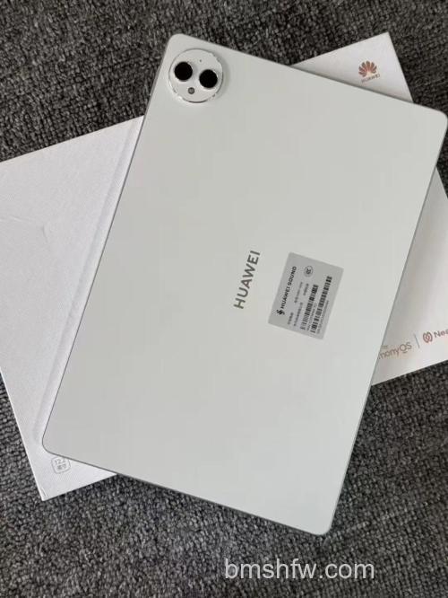 华为MatePad Pro外观怎么样?12.6英寸OLED屏与轻薄机身详解