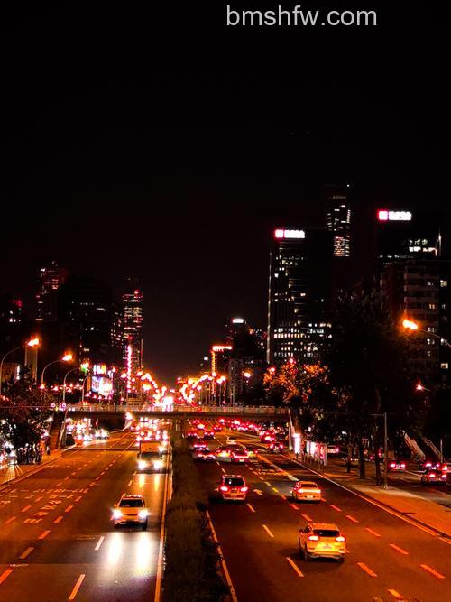 如何拍摄出绚丽的夜景照片