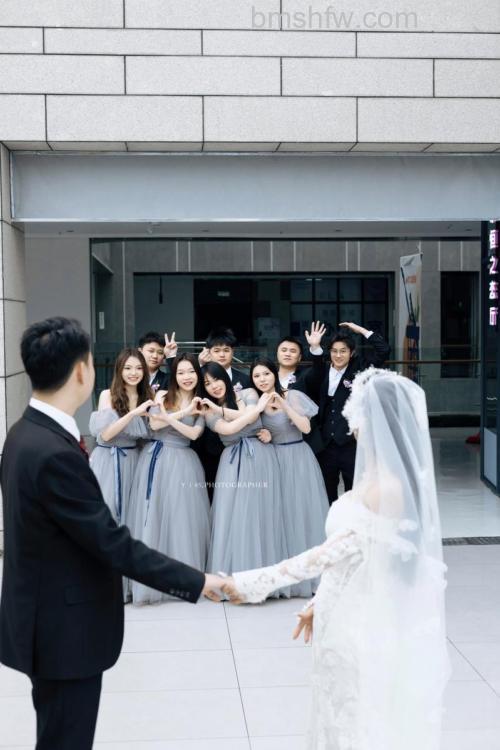 婚礼摄影如何拍出最特别的傧相团？拍摄时机、场景设计与技巧全攻略