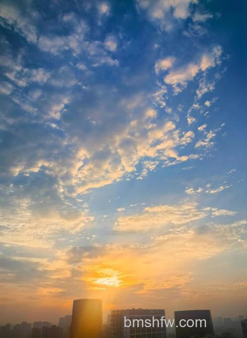 如何拍出迷人的天空和云霞?拍摄时机、滤镜选择与镜头运用全攻略