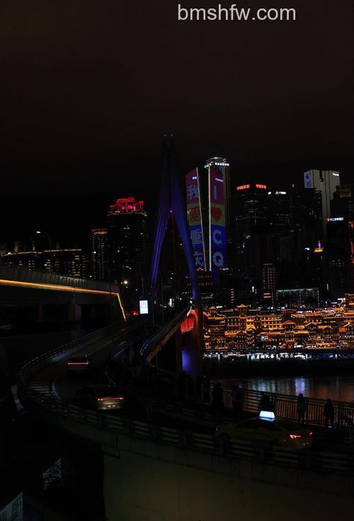 如何记录璀璨的夜景?稳定、拍摄模式、感光度、广角与快门技巧全攻略