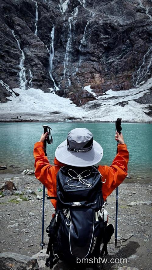 如何面对旅行摄影中的恶劣天气:高温、低温、潮湿与灰尘的防护全攻略