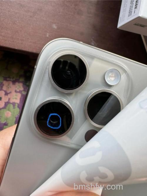 iPhone15ProMax镜头里有灰尘吗？详解品控问题