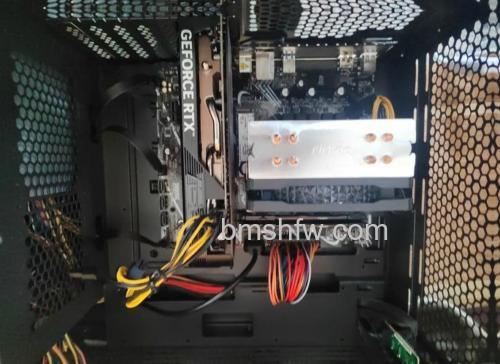 台式机能不能同时装两个固态硬盘？接口数量是关键