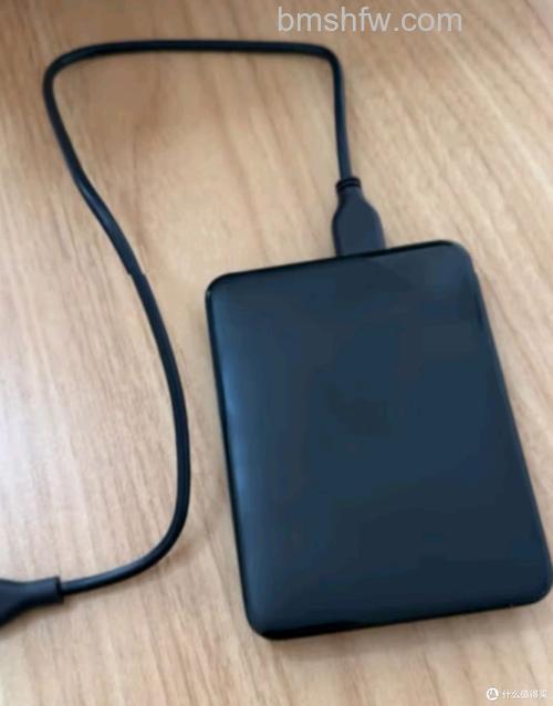 移动硬盘能当硬盘用吗？性能差异与接口标准对比