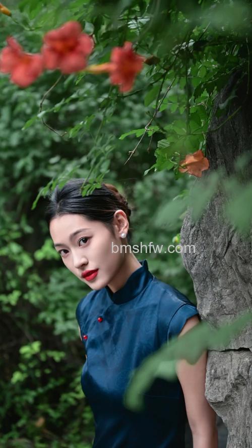 人像外拍摄影有什么技巧？春季游拍实战：光线掌握、服装搭配与后期调色全攻略