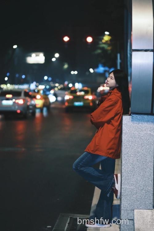 夜晚街头摄影有什么技巧？7个实用方法助你拍出氛围感夜拍作品