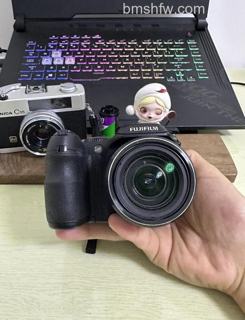 富士相机S2000HD价格是多少钱?富士相机S2000HD好不好用?性能、外观与操作全面解析
