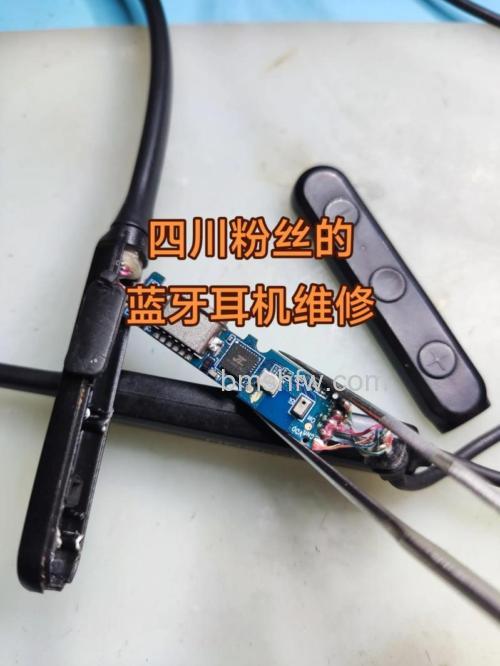 蓝牙耳机怎么拆开修理：安全拆解步骤与技巧