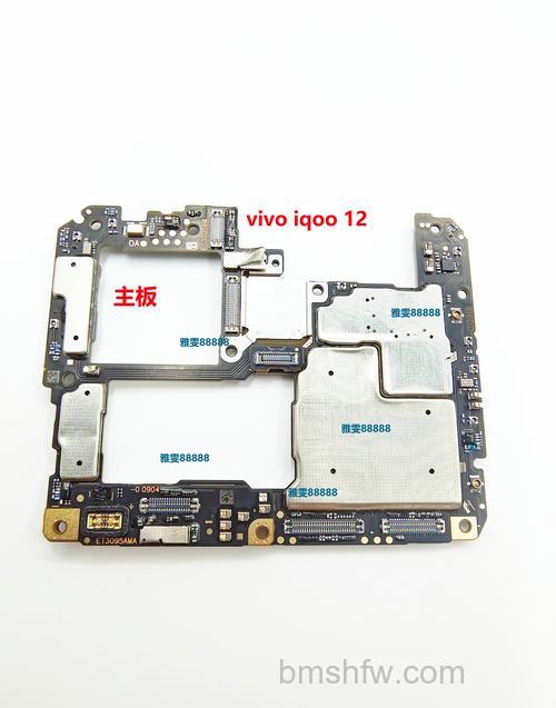 iQOO 12 Pro 配件有哪些？数据线、充电头、取卡针、保护壳、原装膜与指南针全解析