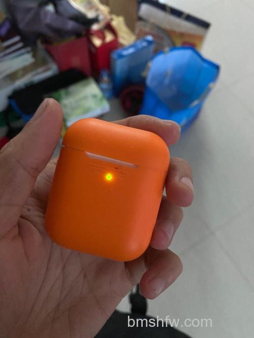 AirPods充电时橙色灯一直闪烁怎么回事?原因详解