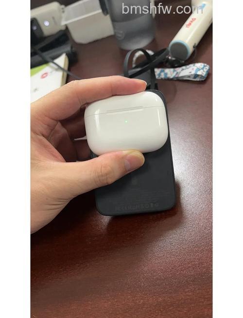 AirPods Pro充电时指示灯不亮怎么办?解决方法与原因说明