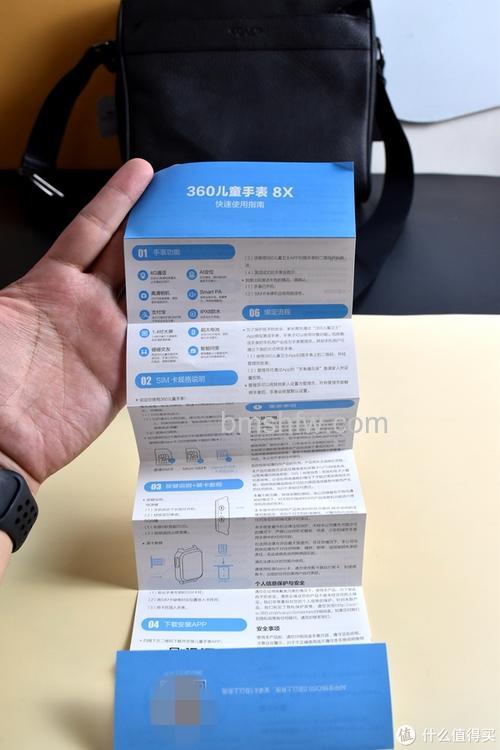 360儿童电话手表8XS使用说明:充电、插卡、绑定与功能详解