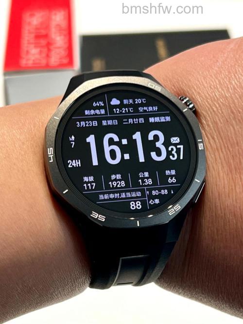 华为Watch 3 Pro表盘怎么样？材质与屏幕详解