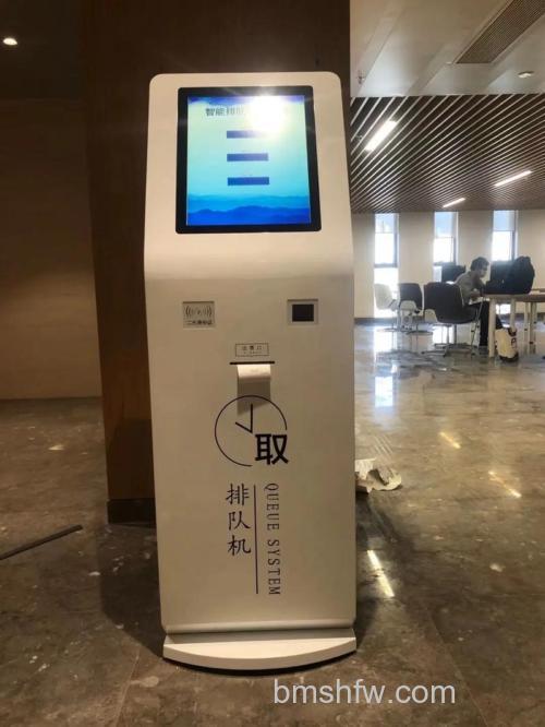 排队机是什么:解决排队拥挤的智能服务终端