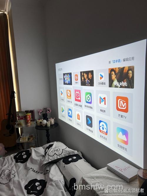 家用投影仪可以投在墙纸上看吗?效果详解