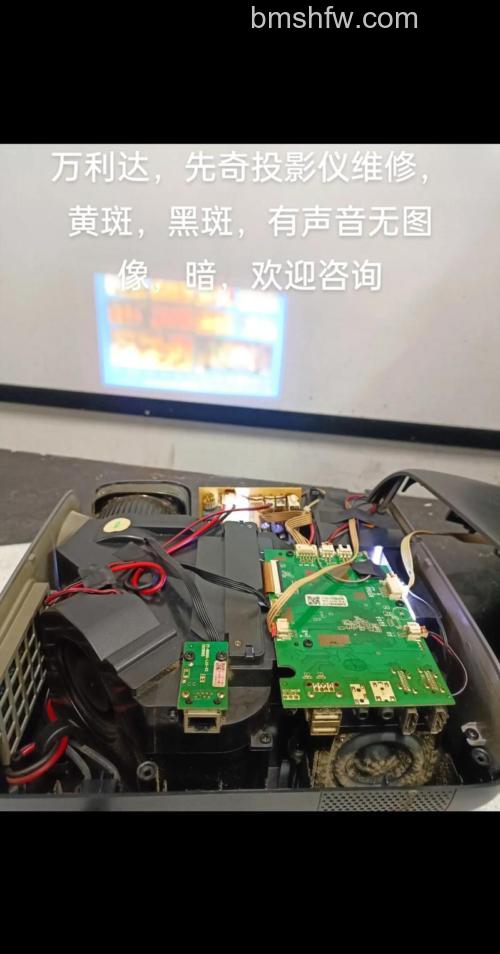 投影仪红屏是哪里坏了？原因与解决方法详解