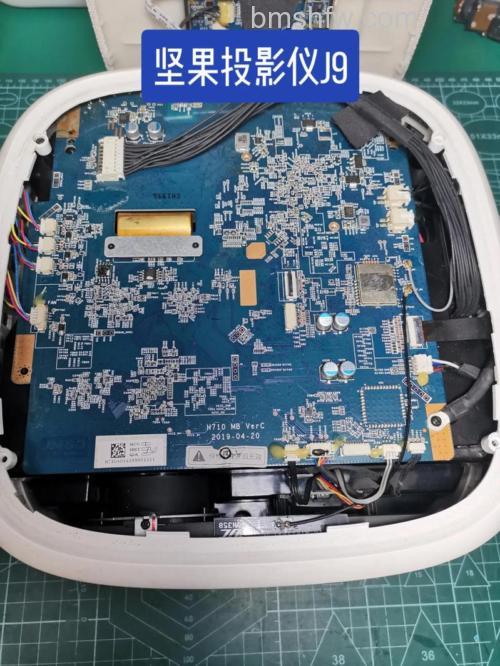 坚果投影仪模糊怎么调都没用?完整处理方案