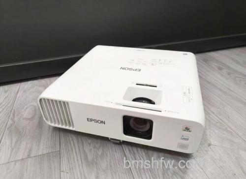家用投影仪什么牌子好?从视频带宽、亮度对比度到投影幕与分辨率全解析