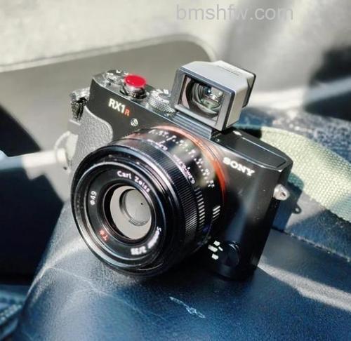 索尼RX1R评测:全画幅传感器与蔡司35mm f/2.0镜头便携相机详解