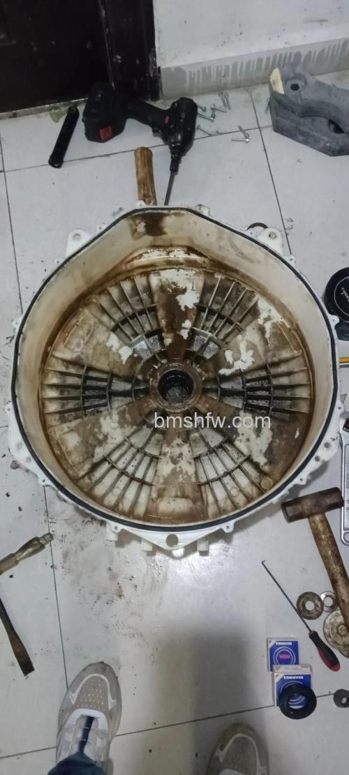 美的滚筒洗衣机怎么换轴承?换轴承过程详解