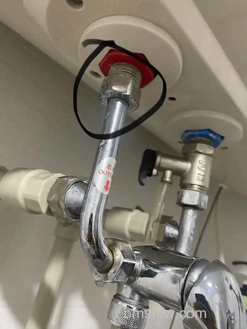 电热水器热水出口漏水会电死人吗？危险性详解