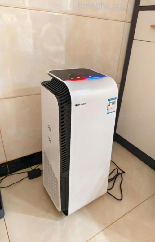 布鲁雅尔Blueair AV301空气净化器：调节温湿风，营造健康舒适办公环境