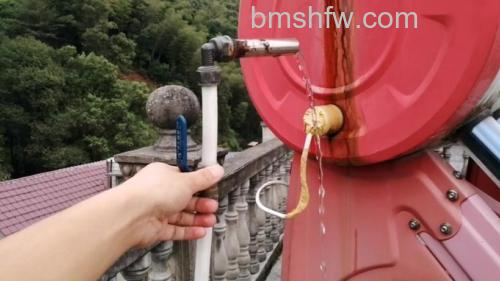 如何使用热水器上的红色开关:安全保护方法与作用详解