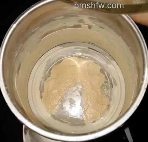 热水壶里的小凸起是什么?防烫手手柄的作用与原因详解