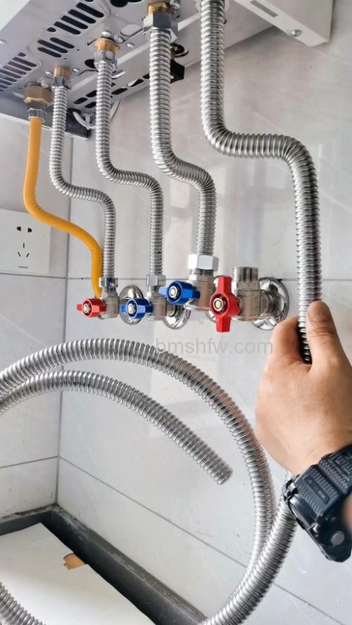 电热水器用波纹管好还是PPR管好?管道选择指南