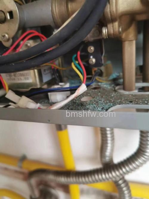 热水器微动开关铁片弹不起来:维修费用与注意事项