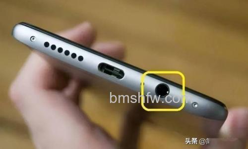 摩托罗拉Edge20Pro支持3.5mm耳机孔吗？位置详解
