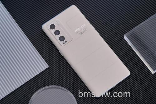 realme真我GT大师探索版有3.5mm耳机孔吗?怎么插耳机?详解
