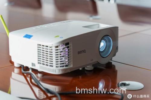 明基E520投影仪怎么样？会议投屏全能选手解析