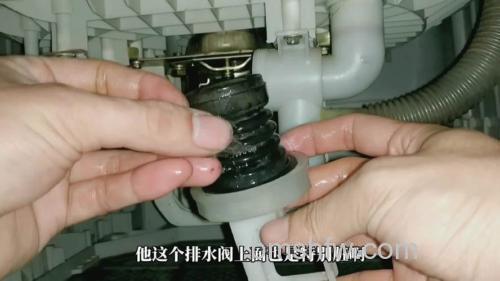 洗衣机自动漏水如何维修?维修方法详解